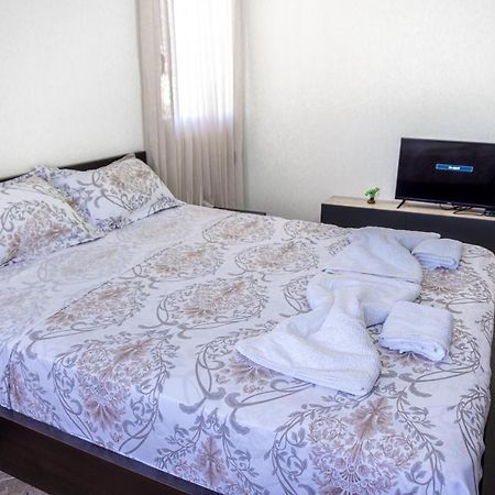 City Center Two Private Bedrooms Near Scanderbeg Square On Shared Apartment ティラナ エクステリア 写真
