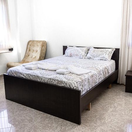 City Center Two Private Bedrooms Near Scanderbeg Square On Shared Apartment ティラナ エクステリア 写真