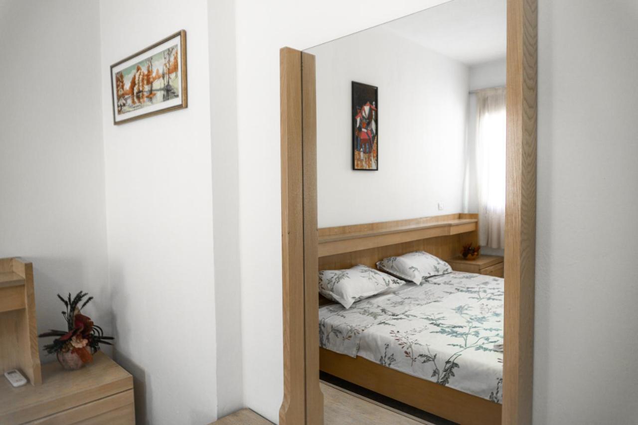 City Center Two Private Bedrooms Near Scanderbeg Square On Shared Apartment ティラナ エクステリア 写真