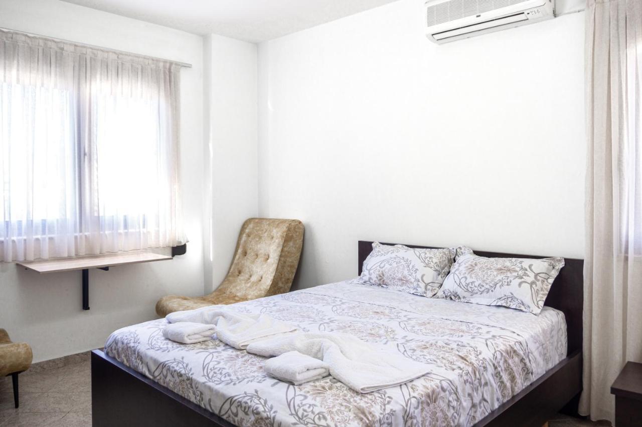 City Center Two Private Bedrooms Near Scanderbeg Square On Shared Apartment ティラナ エクステリア 写真