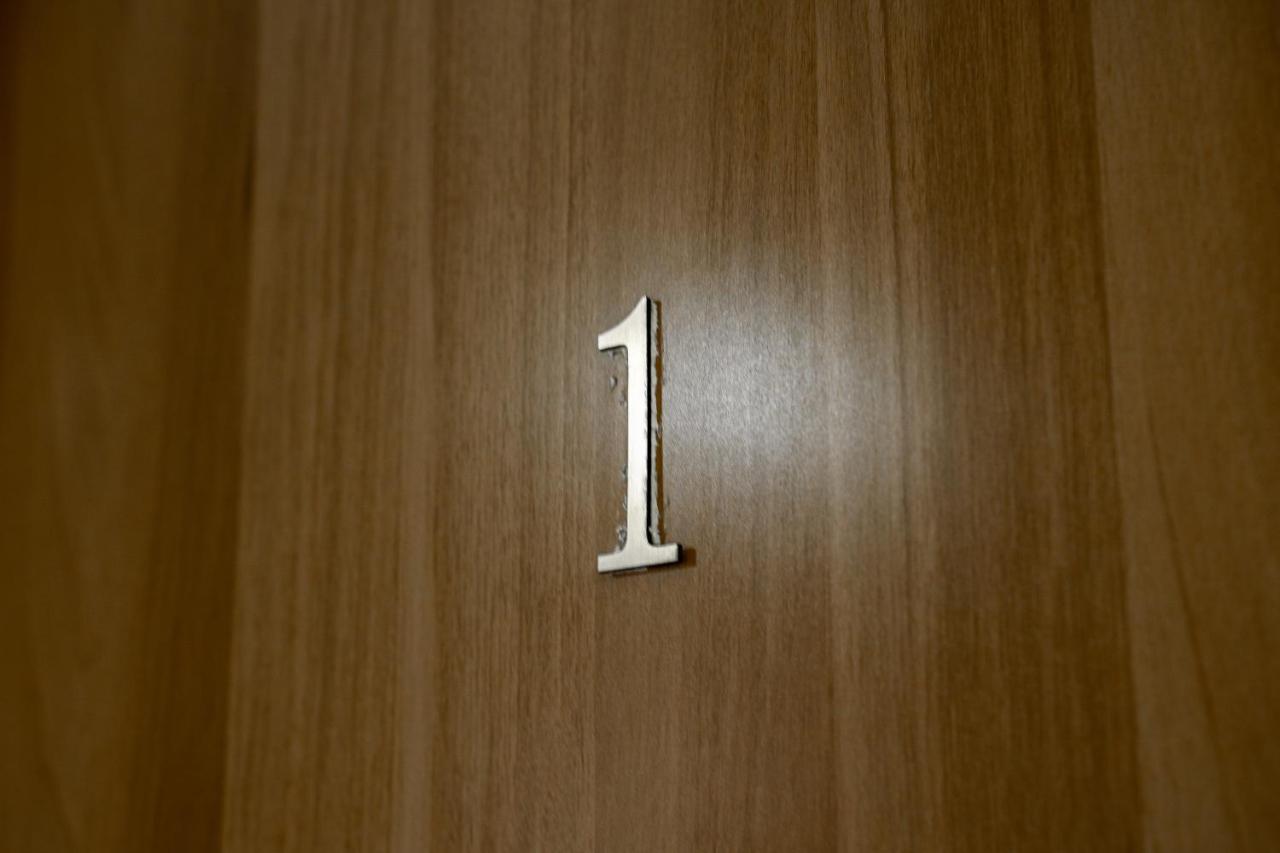 City Center Two Private Bedrooms Near Scanderbeg Square On Shared Apartment ティラナ エクステリア 写真