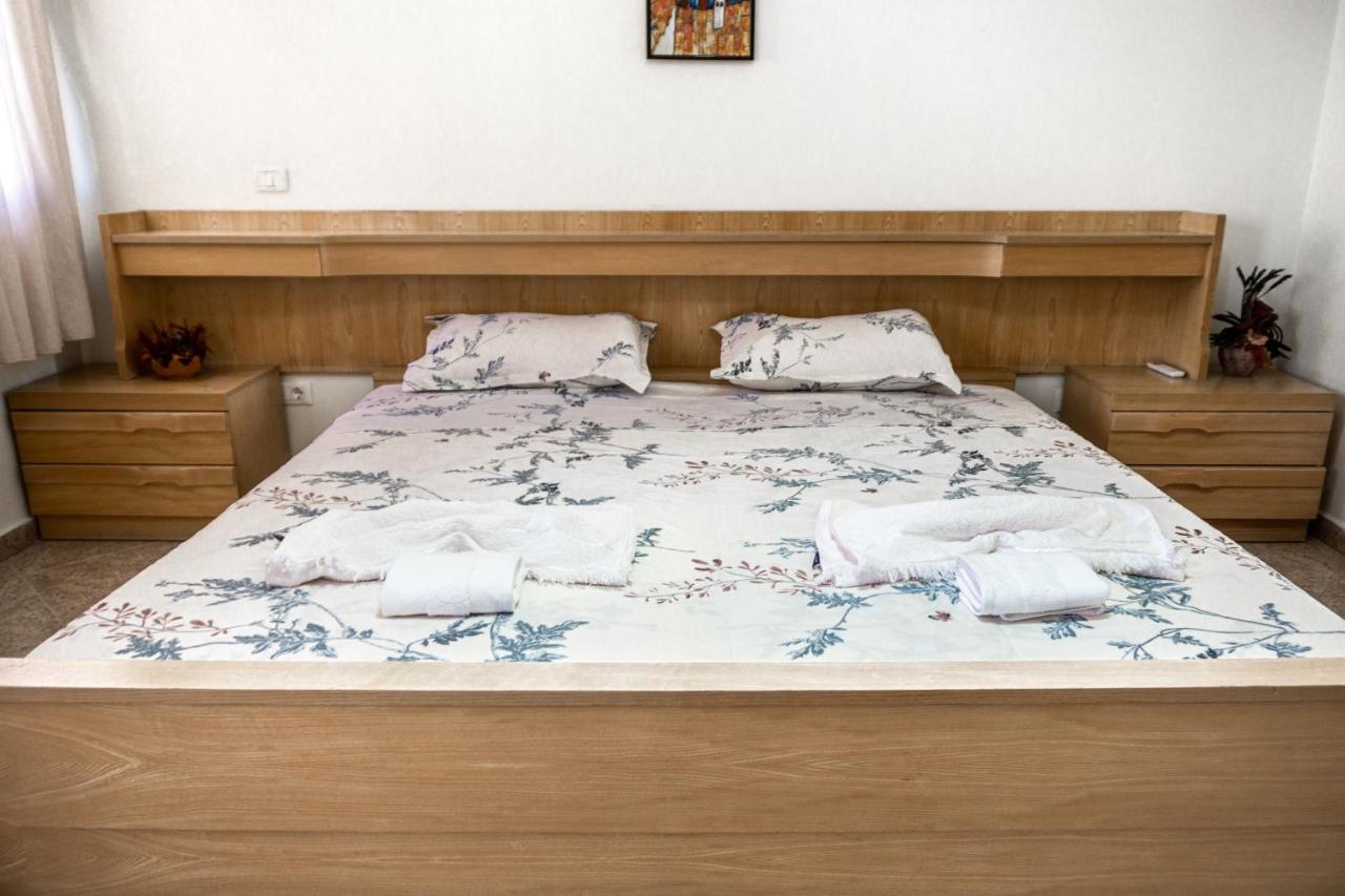 City Center Two Private Bedrooms Near Scanderbeg Square On Shared Apartment ティラナ エクステリア 写真