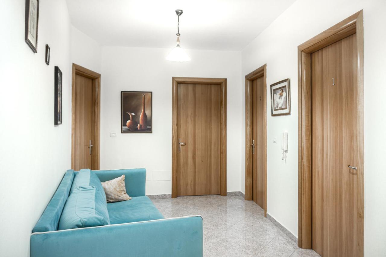 City Center Two Private Bedrooms Near Scanderbeg Square On Shared Apartment ティラナ エクステリア 写真
