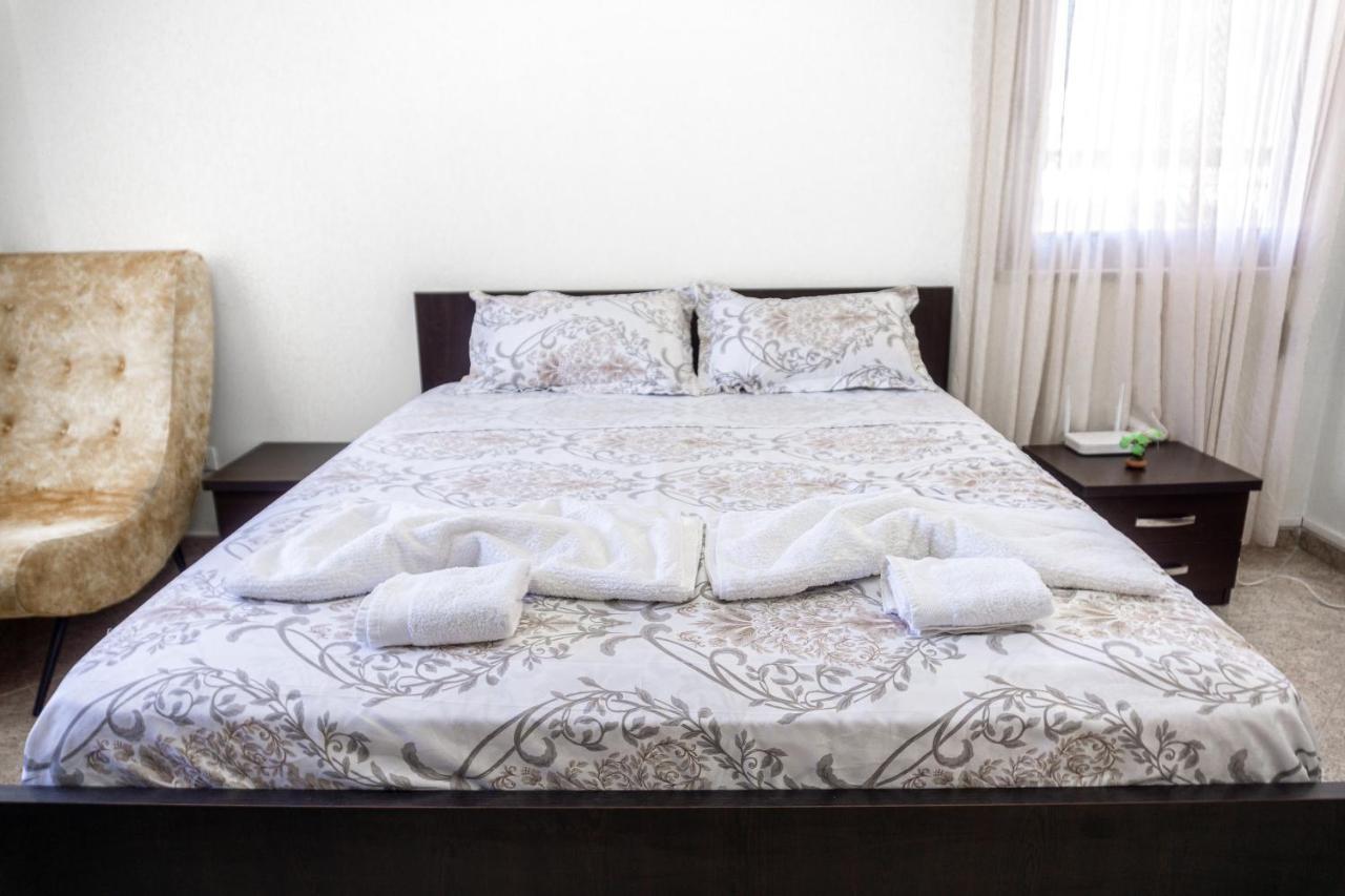 City Center Two Private Bedrooms Near Scanderbeg Square On Shared Apartment ティラナ エクステリア 写真