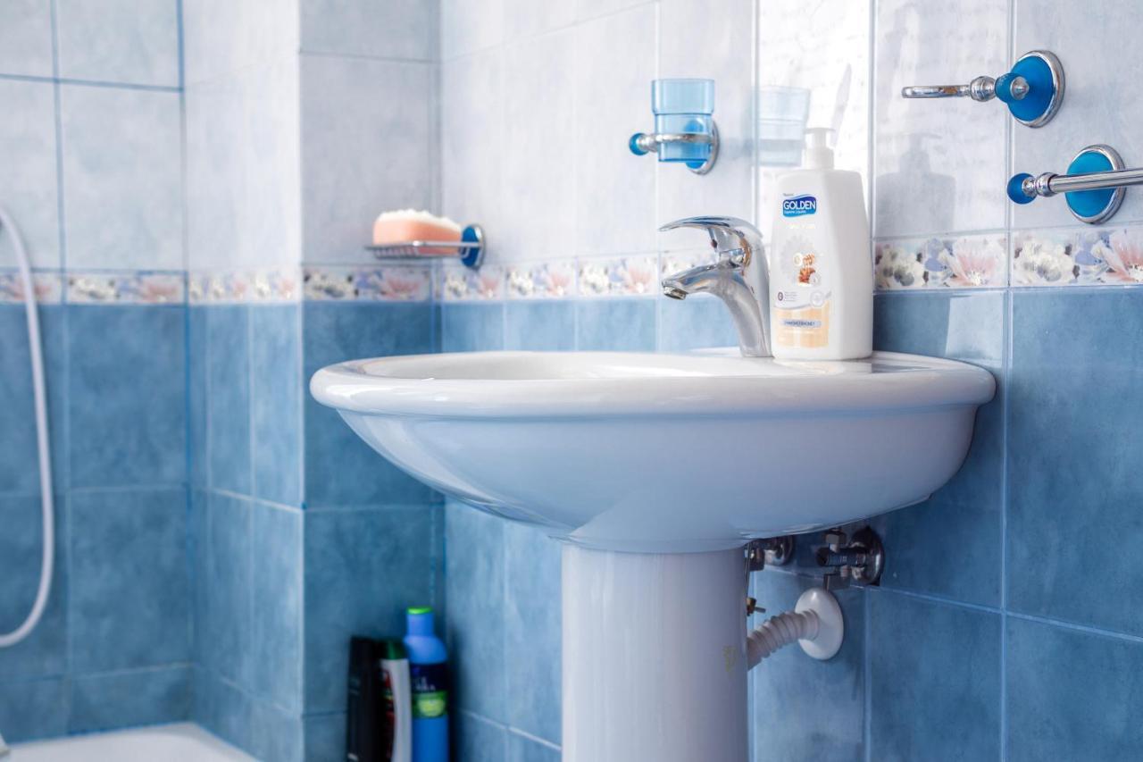 City Center Two Private Bedrooms Near Scanderbeg Square On Shared Apartment ティラナ エクステリア 写真