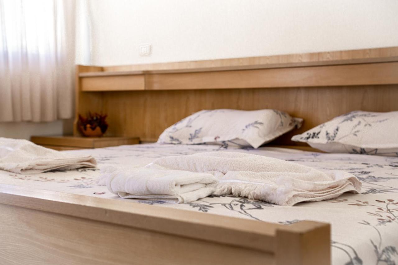 City Center Two Private Bedrooms Near Scanderbeg Square On Shared Apartment ティラナ エクステリア 写真