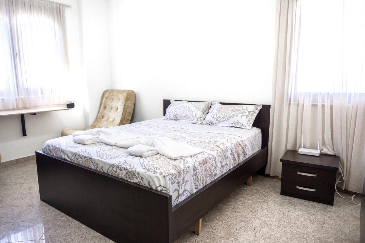City Center Two Private Bedrooms Near Scanderbeg Square On Shared Apartment ティラナ エクステリア 写真