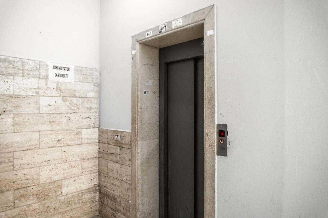 City Center Two Private Bedrooms Near Scanderbeg Square On Shared Apartment ティラナ エクステリア 写真