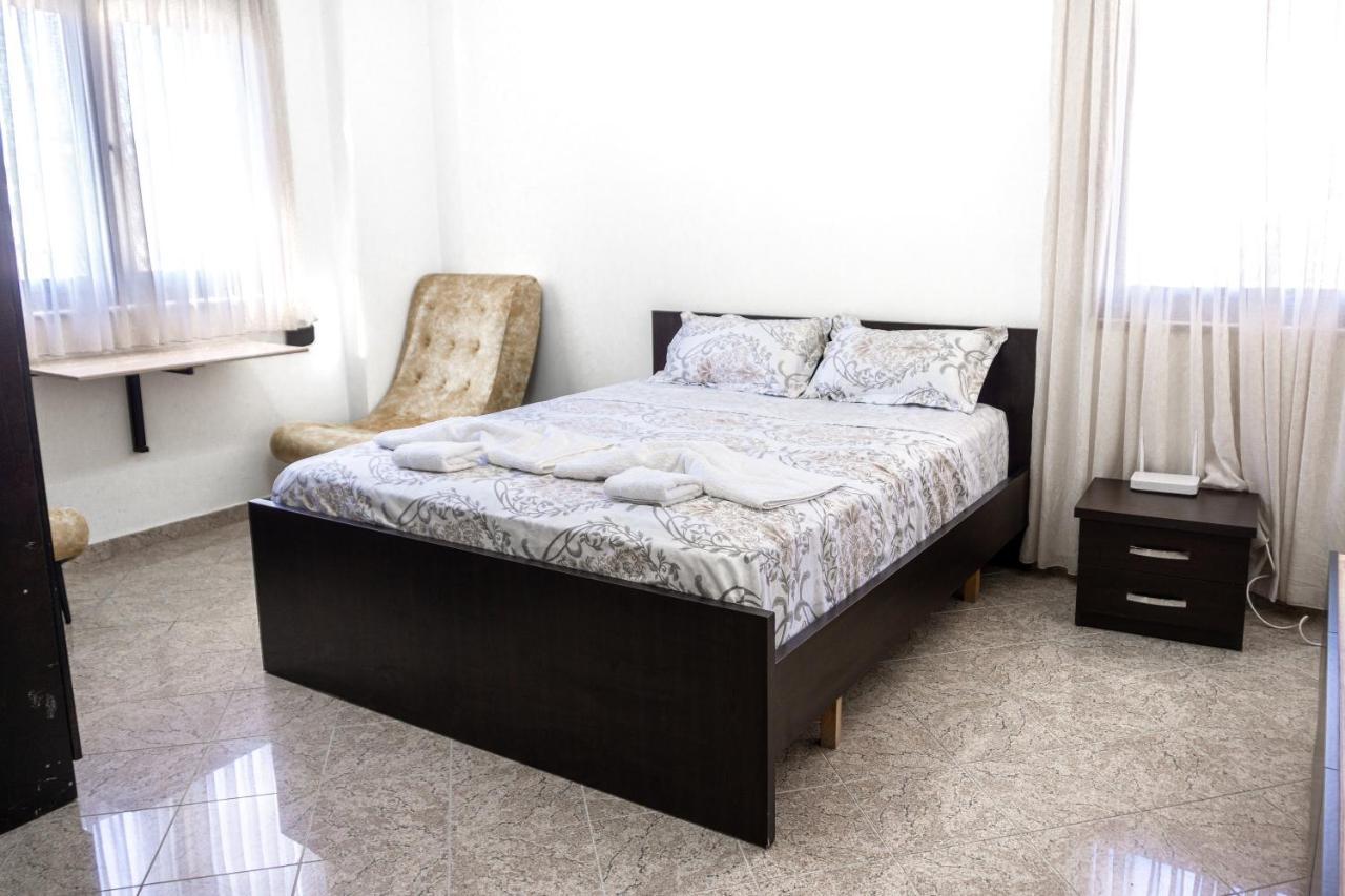 City Center Two Private Bedrooms Near Scanderbeg Square On Shared Apartment ティラナ エクステリア 写真