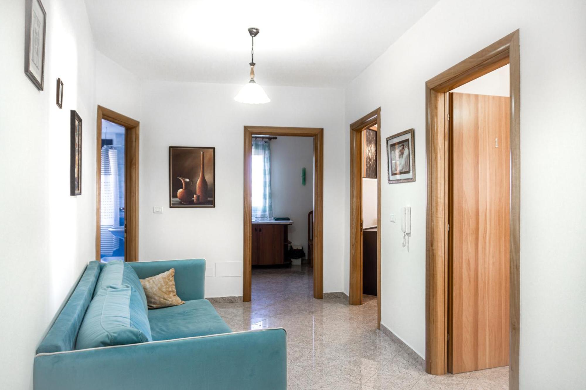 City Center Two Private Bedrooms Near Scanderbeg Square On Shared Apartment ティラナ エクステリア 写真